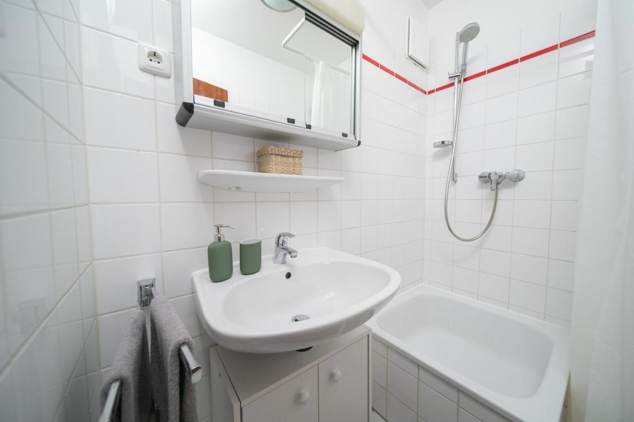 Apartment Shiny - Zentral Mit Balkon - Messe - Kueche *