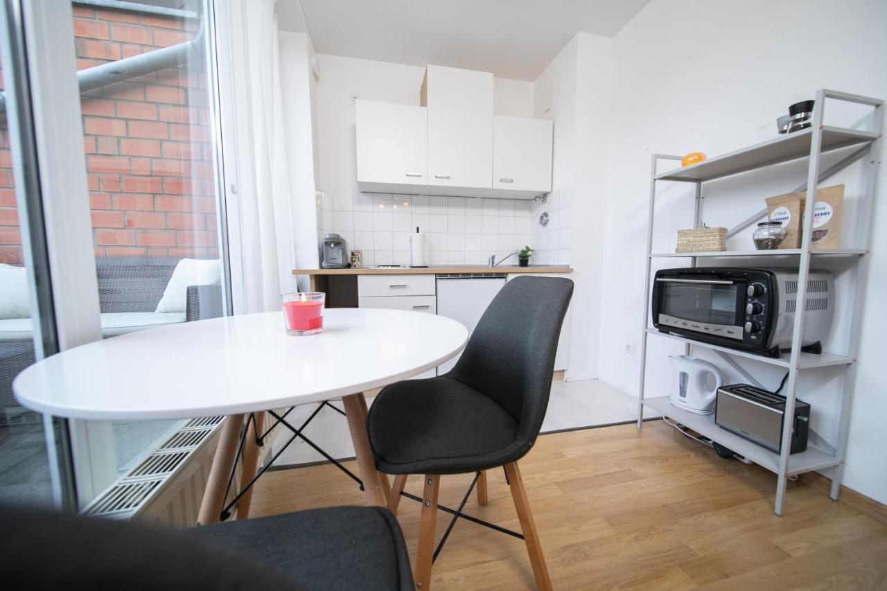 Apartment Shiny - Zentral Mit Balkon - Messe - Küche *